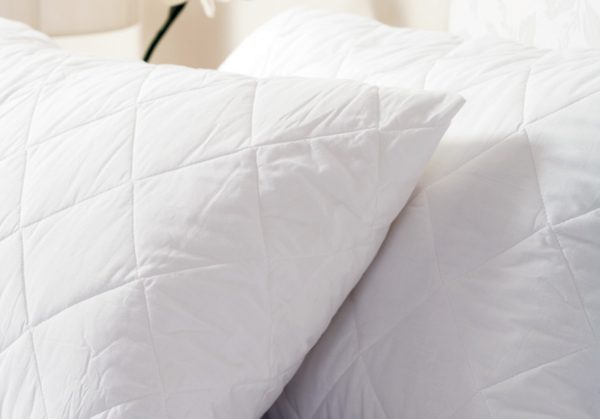 QUILTED MICROFIBRE PILLOW PROTECTOR