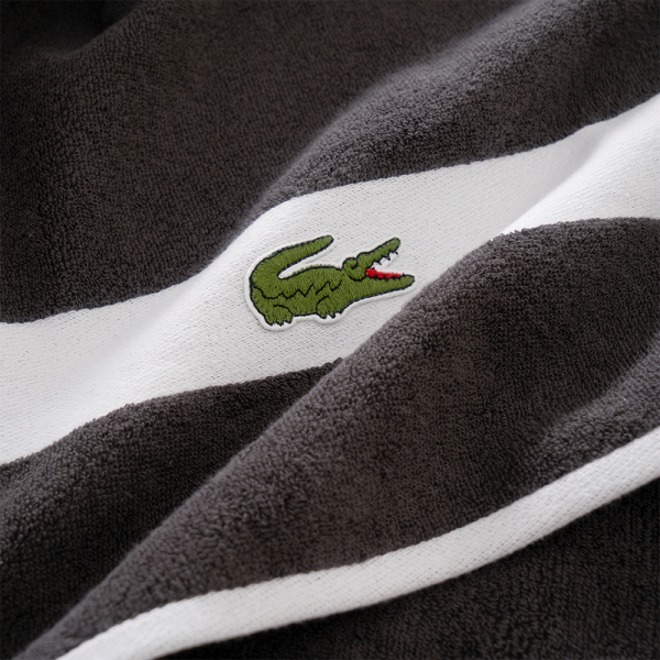 Close up L Casual Lacoste Bath towels